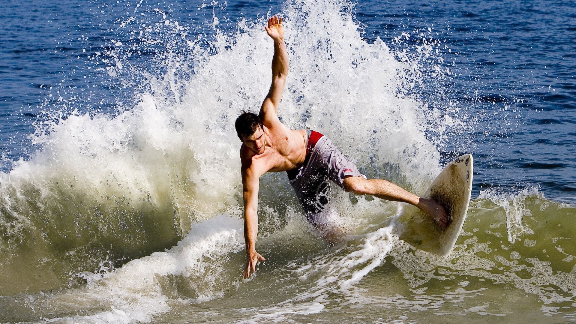 世界杯：退役球星成立慈善基金 将部分商业收入投入草根足球